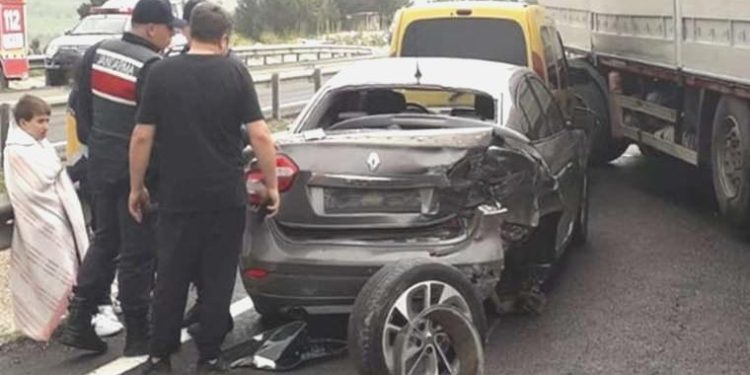 Zincirleme kaza faciası… 4’ü çocuk 10 kişi yaralandı!