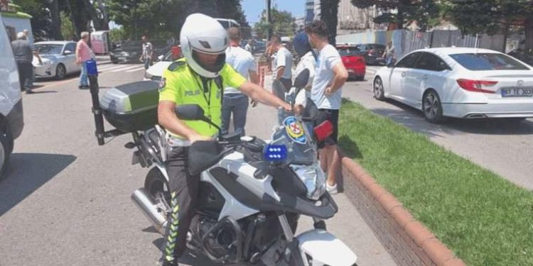 Zonguldak’ta feci kaza: Motosikletle araba çarpıştı