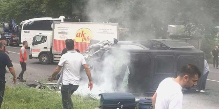 3 araç kavşakta çarpıştı: 4’ü turist 5 kişi yaralandı!