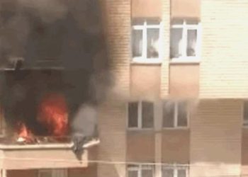 4 kişi mevtten döndü: Televizyon patladı, daire alev alev yandı