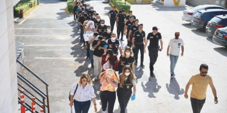7 vilayette fuhuş operasyonu…14 kuşkulu yakalandı!