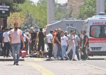 Adliye çıkışında anne ve 2 oğluna silahlı hücum: 3 yaralı