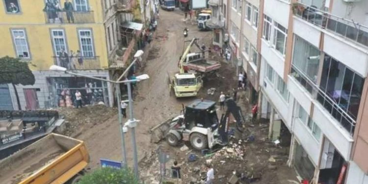 AFAD’dan 15 vilayet için ‘turuncu’ kodlu uyarı! ‘Bine yakın heyelan ve toprak kayması var’