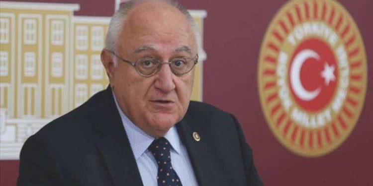 Ahmet Kamil Erozan’dan farklı çıkış: Meral Akşener’e gönderme mi yaptı?