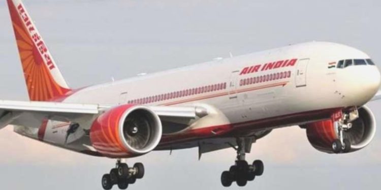 Airdrop latifesi berbat bitti: Uçak acil iniş yaptı