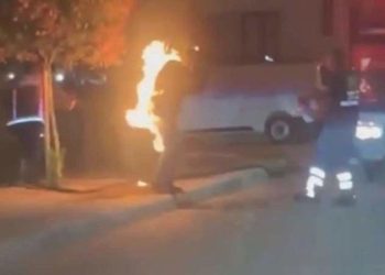 Akaryakıt dökerek kendini yakan şahıs hayatını yitirdi hayatını kaybetti