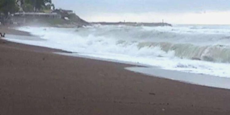 Akçakoca’da yarın denize girmek yasaklandı