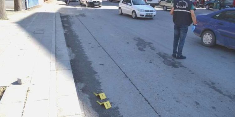 Alacak verecek hengamesi kanlı bitti… 1 kişi yaralandı!