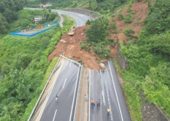 Ankara İstanbul TEM otoyolu büsbütün trafiğe kapandı: Karadeniz bölgesi için çok yağış uyarısı var