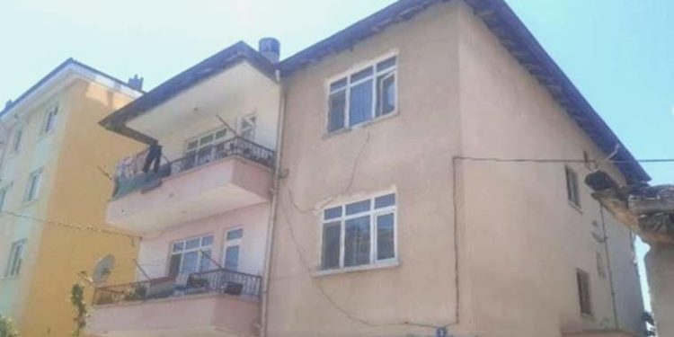 Ankara’da ikinci kattan düşen 3 yaşındaki çocuk öldü