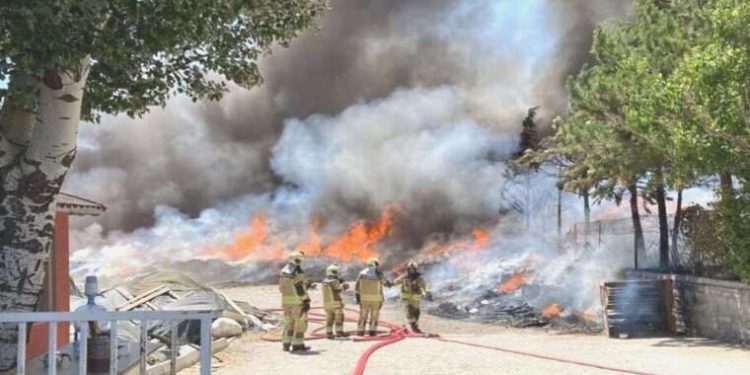 Ankara’da yatak fabrikasında yangın!