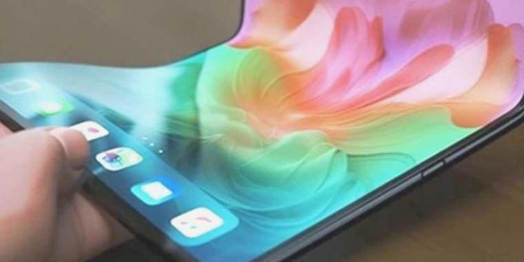 Apple, yuvarlanabilir yapıda bir iPhone ile karşımıza çıkabilir