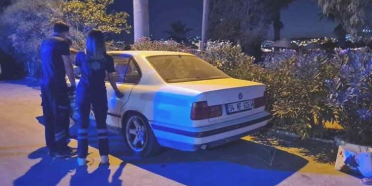 Arabasının art koltuğunda cesetle karşılaştı!