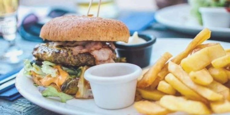 Araştırmaya nazaran, ülkelerin yüzde 94’ü çok yemek tüketiyor