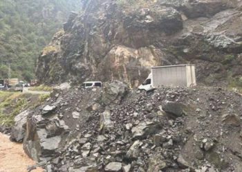 Artvin- Şavşat karayolunda heyelan!