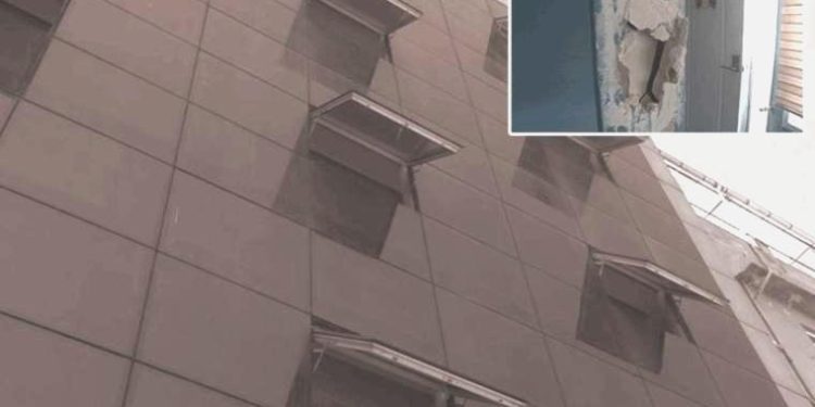 Ataşehir’de otelde satırlı tahliye krizi: Camları söktü, duvarları kırdı