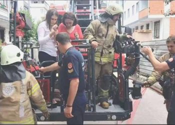 Avcılar’da korkutan yangın: Dumandan etkilenip mahsur kaldılar!