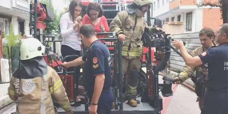 Avcılar’da korkutan yangın: Dumandan etkilenip mahsur kaldılar!