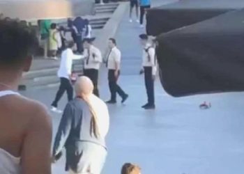 AVM’de bıçaklı saldırgan paniği: Güvenlik vazifelisi yaralandı