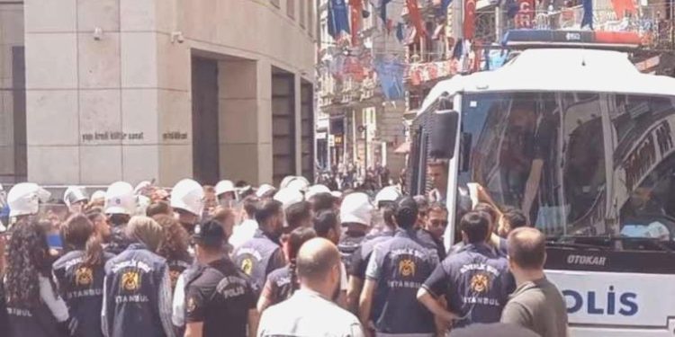 AYM kararı tekrar yok sayıldı: Cumartesi Anneleri bir kere daha gözaltına alındı