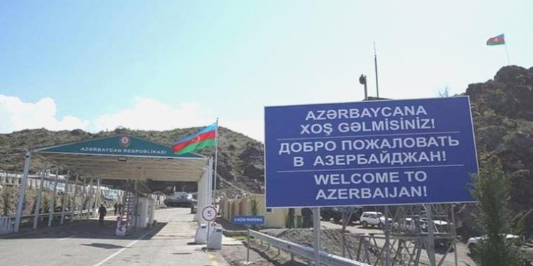 Azerbaycan, Laçın hudut denetim noktasındaki geçişleri süreksiz olarak durdurdu