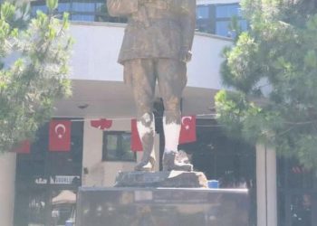 Balyozla Atatürk heykeline saldırmıştı: Özgür kaldı