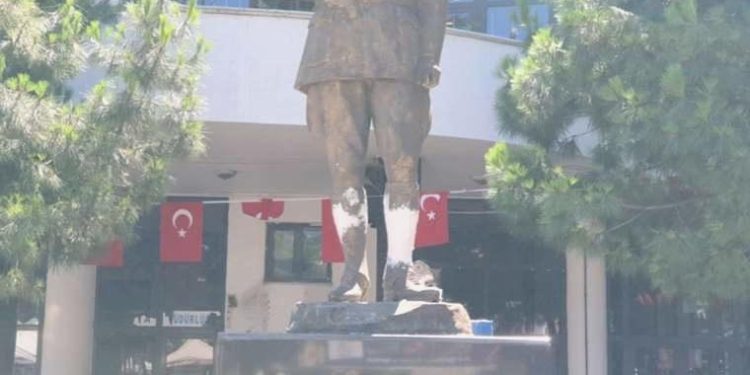 Balyozla Atatürk heykeline saldırmıştı: Özgür kaldı