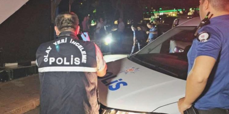 Bar çalışanı ile müşteriler ortasında hengame: 3 yaralı