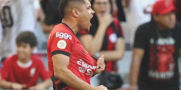 Barcelona, Vitor Roque transferini açıkladı