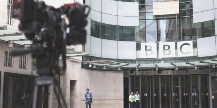 BBC, savların akabinde ‘bir erkek çalışanını’ misyondan uzaklaştırdı