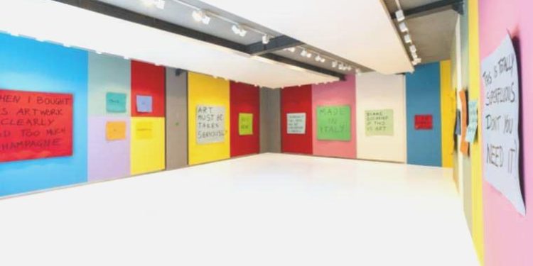 Bodrum’da renkli bir stant