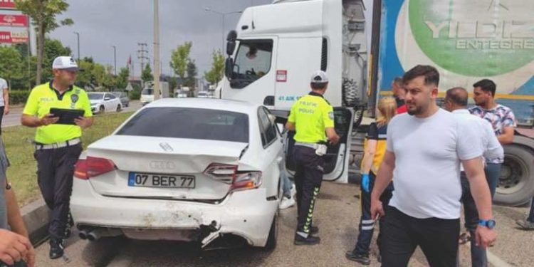 Bursa’da 3 araçlı zincirleme kaza: 2 yaralı