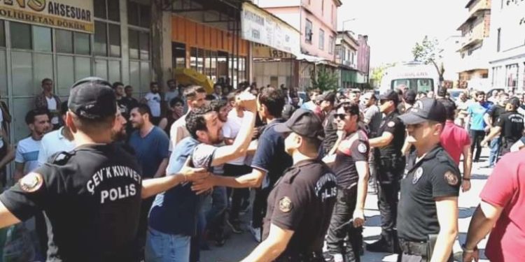 Bursa’da borç-alacak kavgası! Suriyeli kiracıyla mülk sahibi ortasında hengame çıktı, ortalık karıştı: 5 yaralı 4 gözaltı