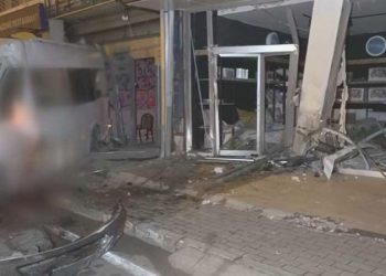 Bursa’da denetimden çıkan minibüs ortalığı birbirine kattı: 1 meyyit, 4 yaralı