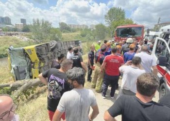 Bursa’da halk otobüsü devrildi: 10 kişi yaralandı!