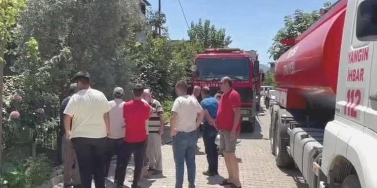 Bursa’da yangın çıkan meskende 3 çocuk dumandan etkilendi