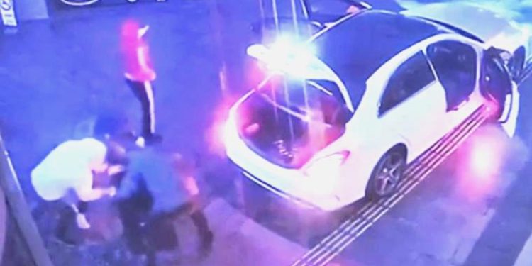 Çalıntı lüks araçla gelip açamadıkları kasayı çaldılar!