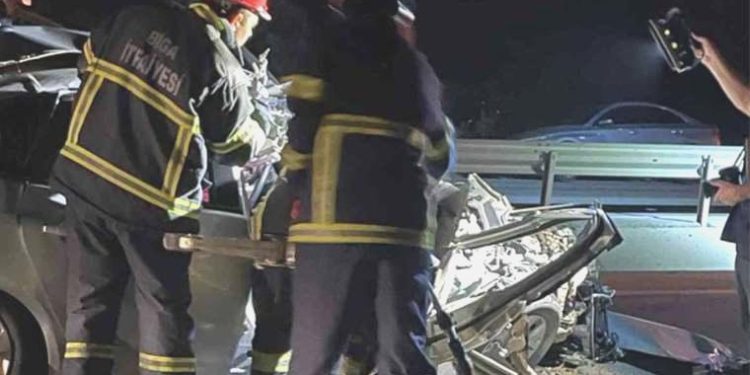 Çanakkale’de araba TIR’a çarptı: 1 meyyit, 1 yaralı!