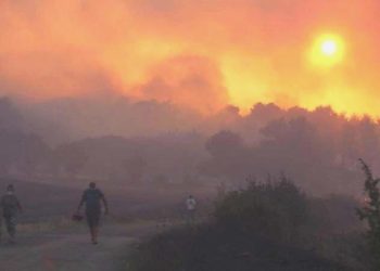Çanakkale’de yangın sürüyor: 6 köy boşaltılacak