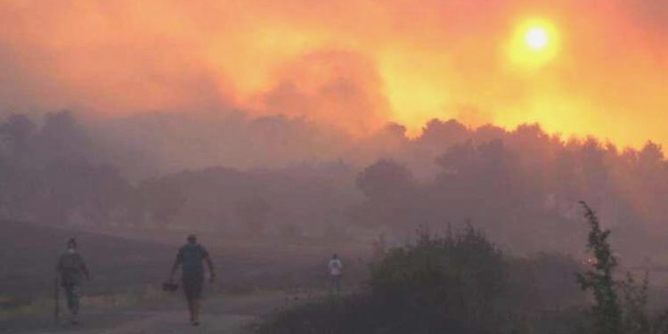 Çanakkale’de yangın sürüyor: 6 köy boşaltılacak