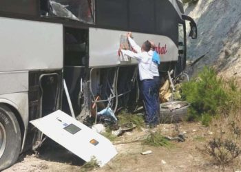 Çanakkale’de yolcu otobüsü şarampole düştü: 5 yaralı