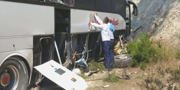 Çanakkale’de yolcu otobüsü şarampole düştü: 5 yaralı