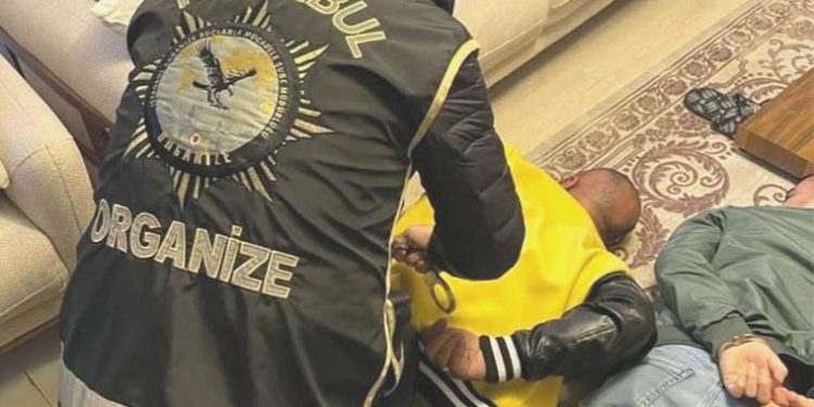 Çetenin konut işgaline operasyon: Tutuklananlar ortasında polis ve gazeteci de var