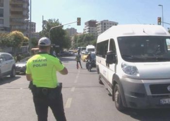 Ceza yiyen minibüs sürücüsünden pişkin savunma: ‘Mor ışıkta geçtim’