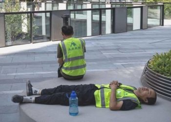 Çin çok sıcaklar nedeniyle açık alanda çalışmayı yasakladı