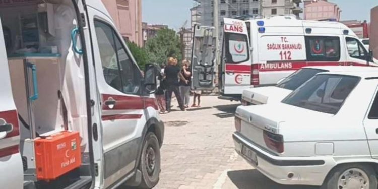 Denetimden çıkan asansör taban kata düştü: 5 yaralı