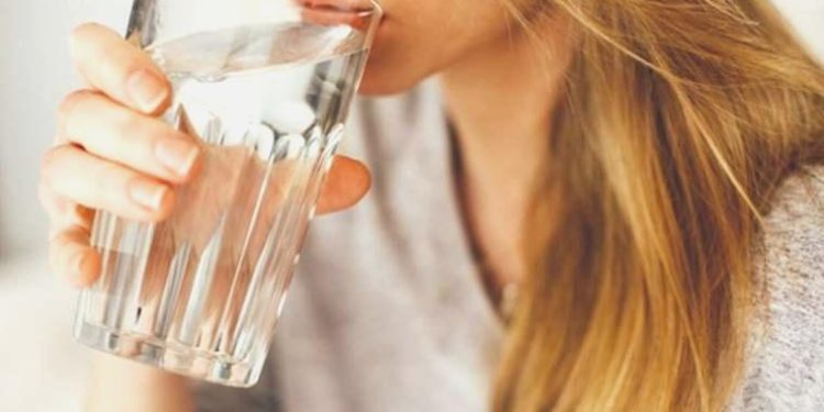 Diyetisyen uyardı: ‘Günlük en az 2,5 litre su tüketin’