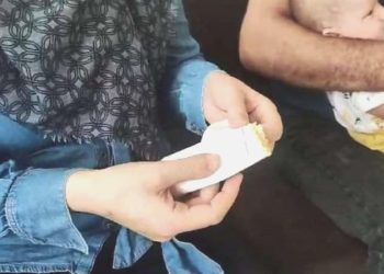 Doğduğundan beri ağlayan bebeğin bedeninde enjektör iğnesi çıktı