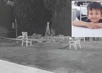 Düğün salonundaki dekorun altında kalan 5 yaşındaki çocuk öldü