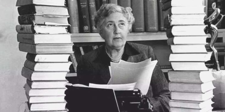 Dünyaca ünlü polisiye müellifi Agatha Christie’nin eski konutunda 100’den fazla kişi mahsur kaldı